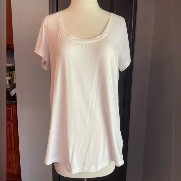 Women’s Athleta White Scoop Neck Short Sleeve Top - Picture 2 of 7